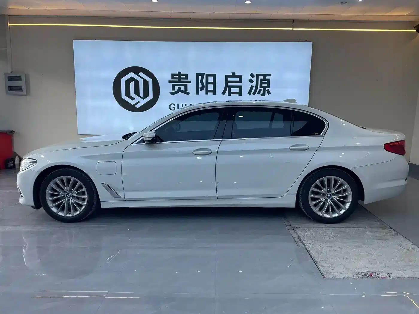 BMW 5 Series PHEV 2019 530Le Luxury Package — миниатюра 3
