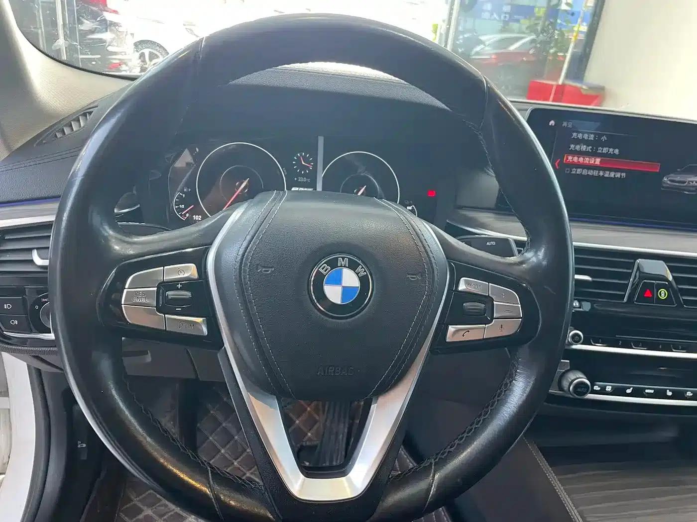 BMW 5 Series PHEV 2019 530Le Luxury Package — миниатюра 4