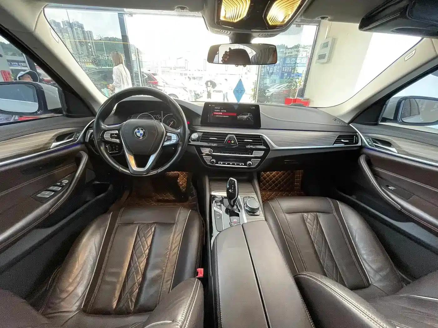 BMW 5 Series PHEV 2019 530Le Luxury Package — миниатюра 5