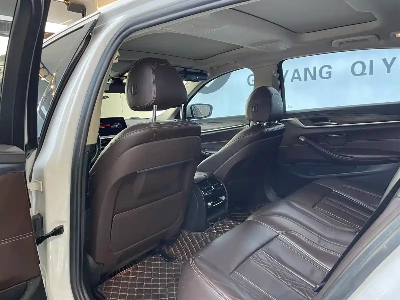BMW 5 Series PHEV 2019 530Le Luxury Package — миниатюра 6