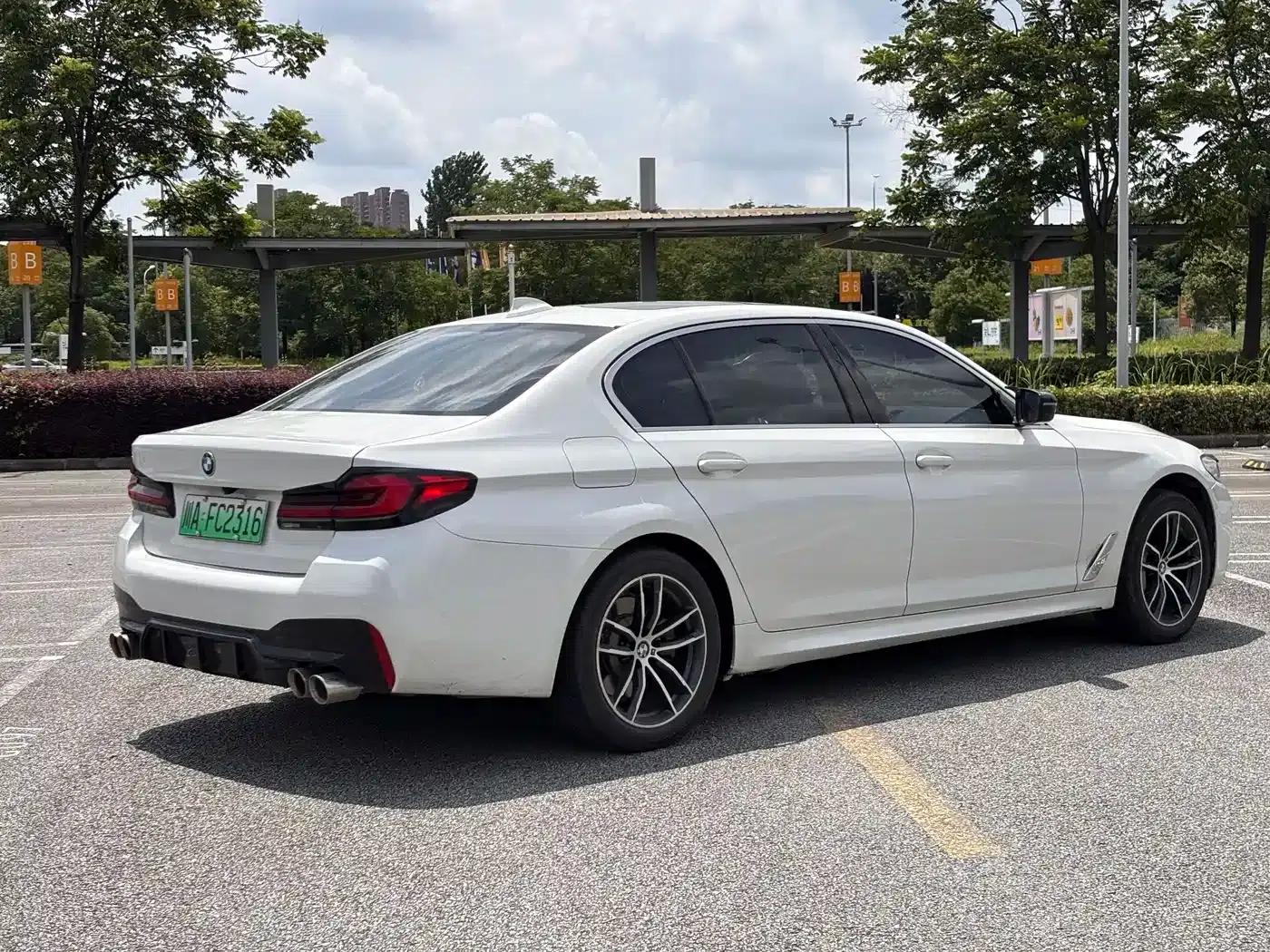 BMW 5 Series PHEV 2021 535Le Pioneer Edition M Sport Package — миниатюра 14