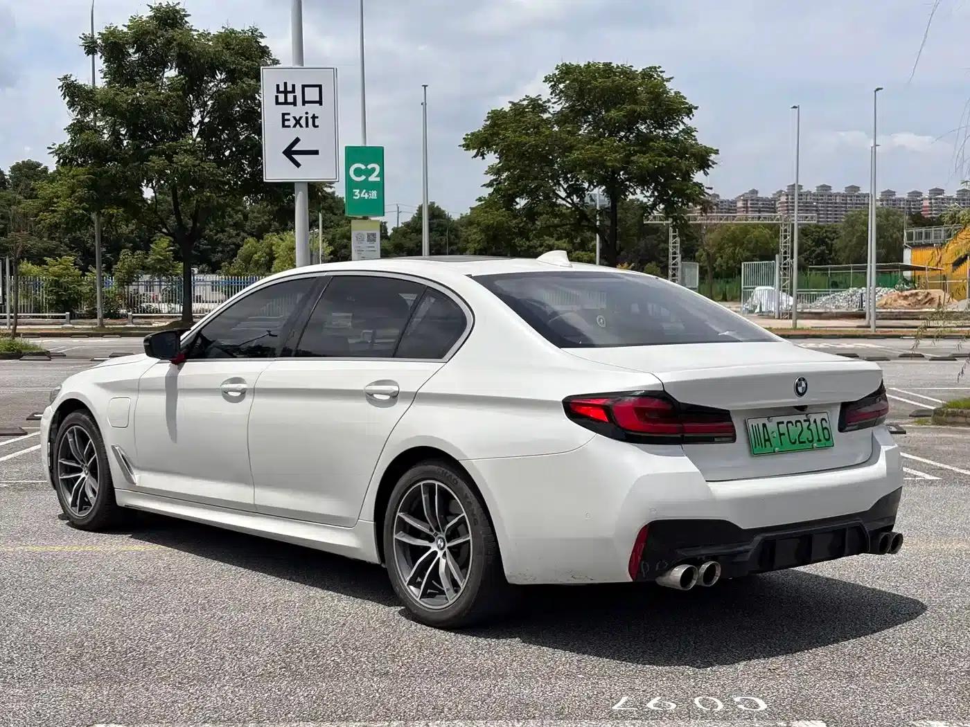 BMW 5 Series PHEV 2021 535Le Pioneer Edition M Sport Package — миниатюра 16