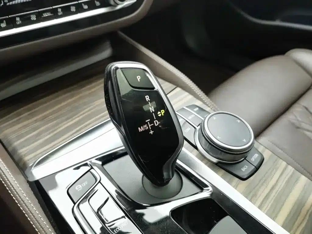 BMW 5 Series PHEV 2020 Mileage Upgrade Edition 530Le Pioneer Edition — миниатюра 13