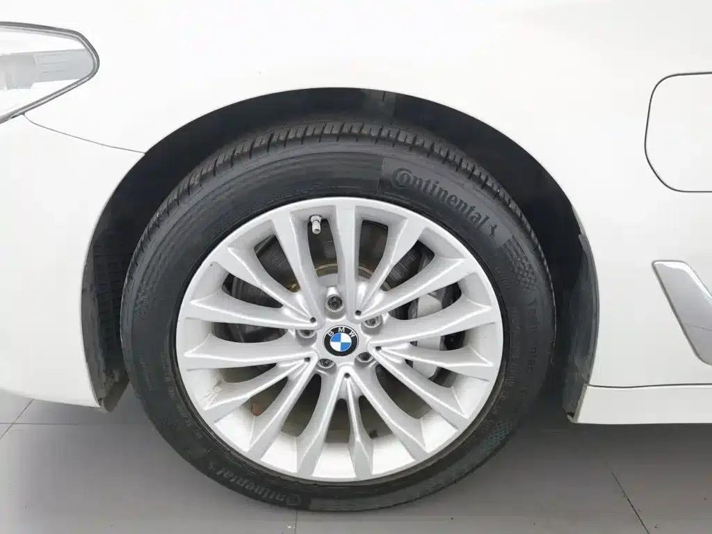 BMW 5 Series PHEV 2020 Mileage Upgrade Edition 530Le Pioneer Edition — миниатюра 17