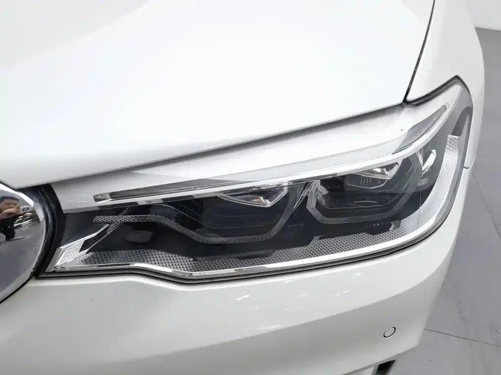 BMW 5 Series PHEV 2020 Mileage Upgrade Edition 530Le Pioneer Edition — миниатюра 7