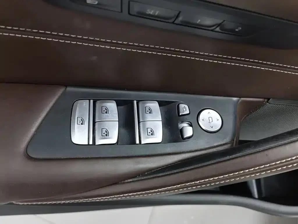 BMW 5 Series PHEV 2020 Mileage Upgrade Edition 530Le Pioneer Edition — миниатюра 9