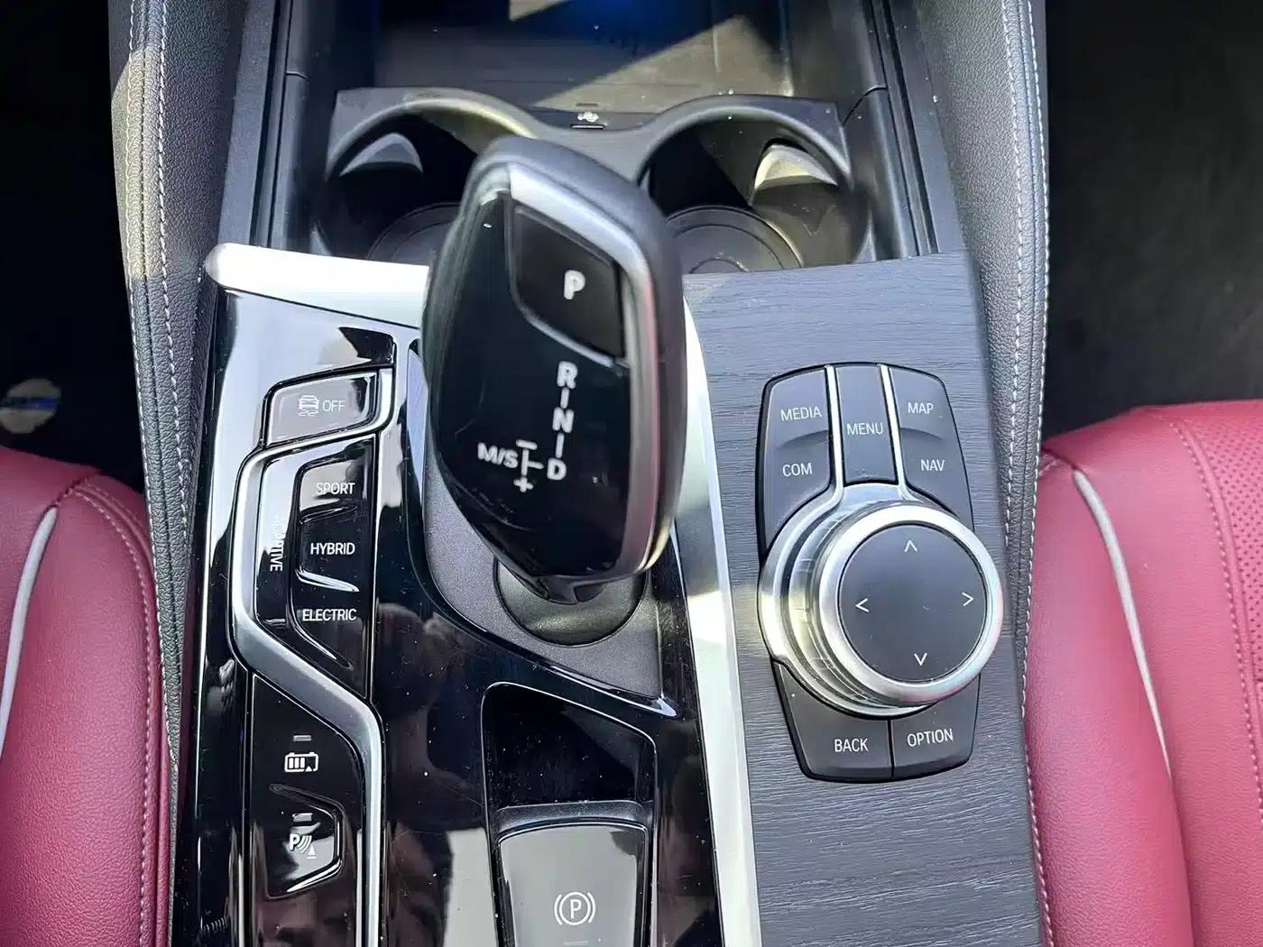 BMW 5 Series PHEV 2022 Facelift 535Le M Sport Package — миниатюра 15