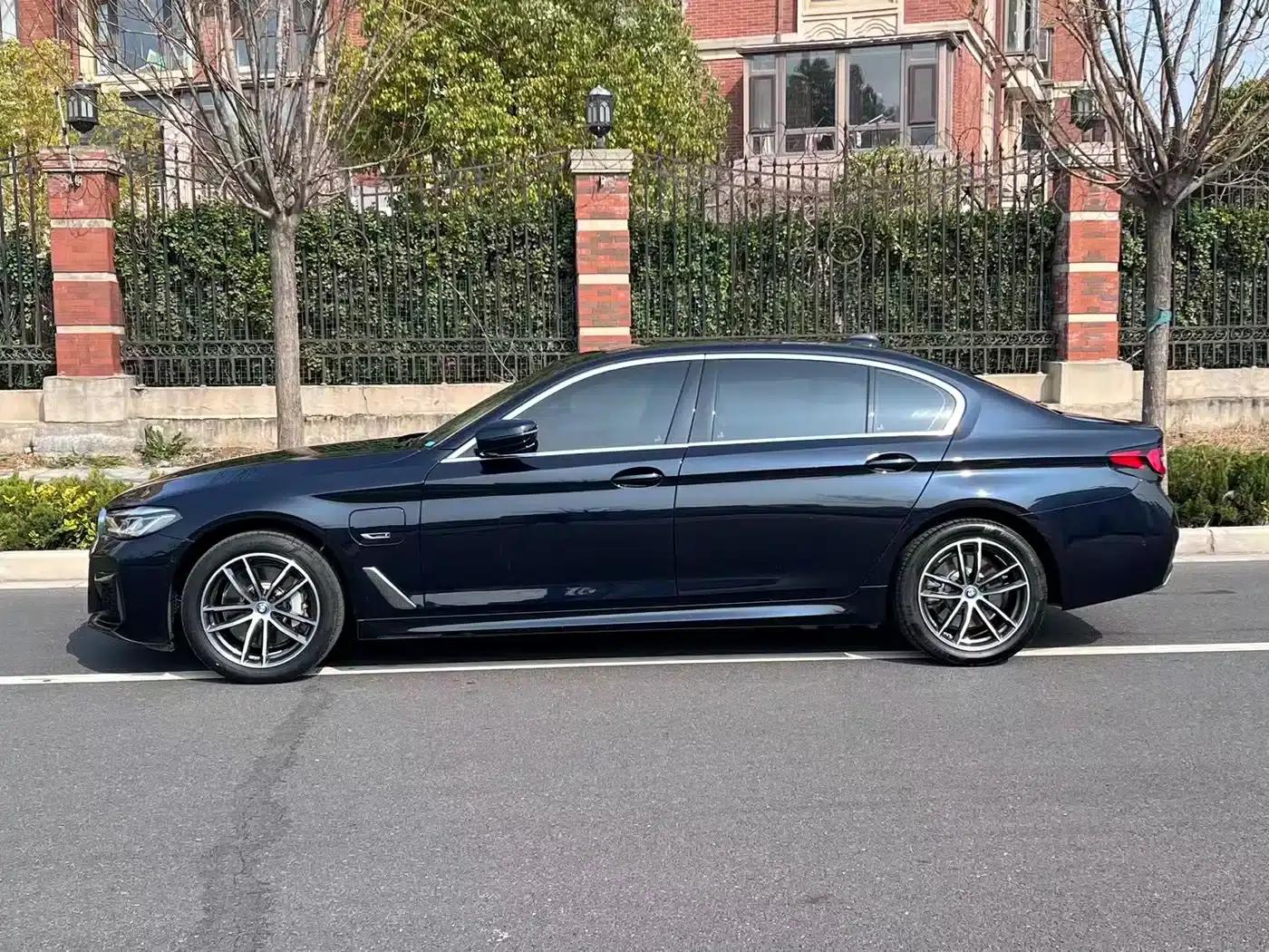 BMW 5 Series PHEV 2022 Facelift 535Le M Sport Package — миниатюра 3