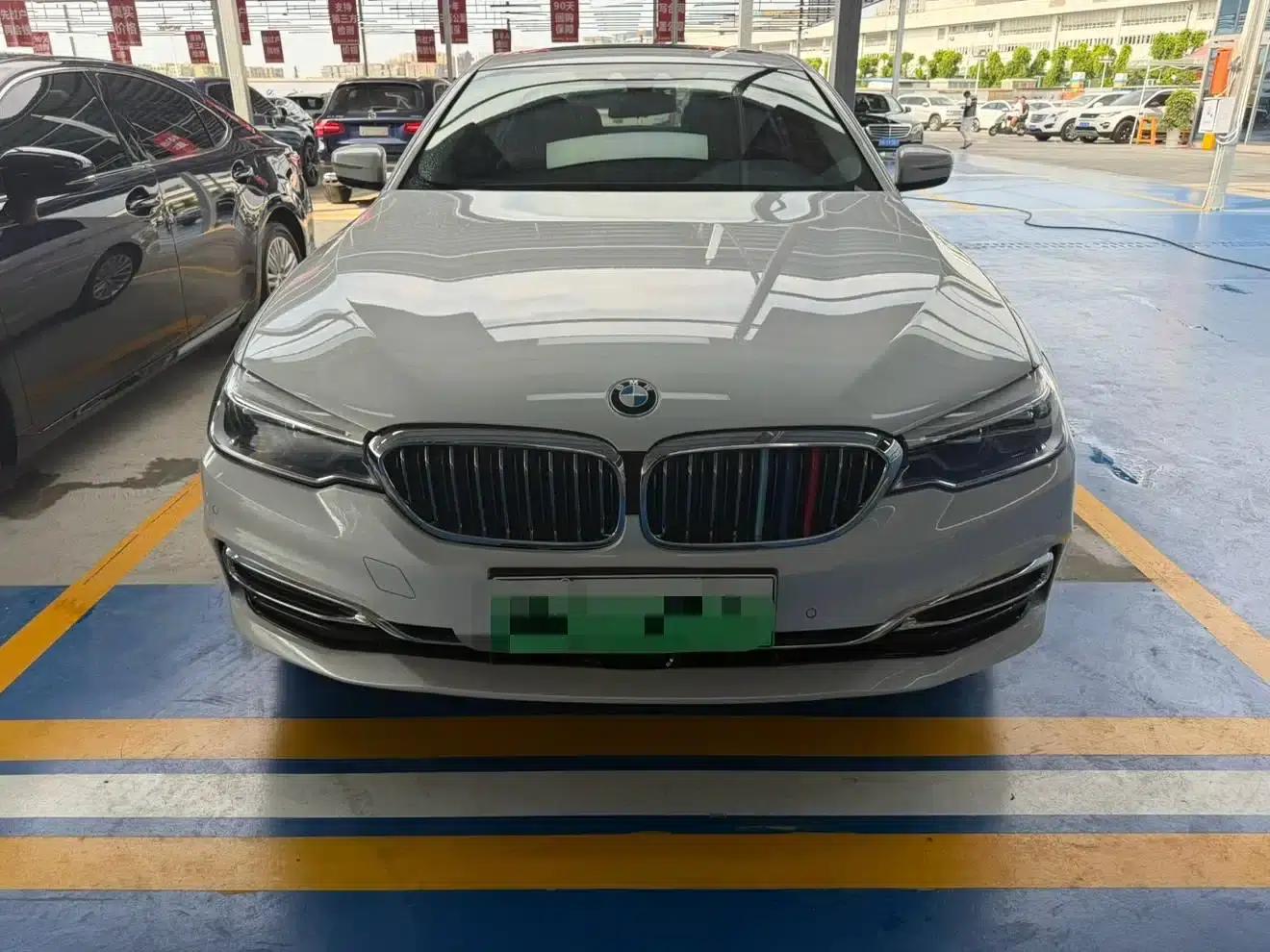 BMW 5 Series PHEV 2019 Facelift 530Le Pioneer Edition — миниатюра 2