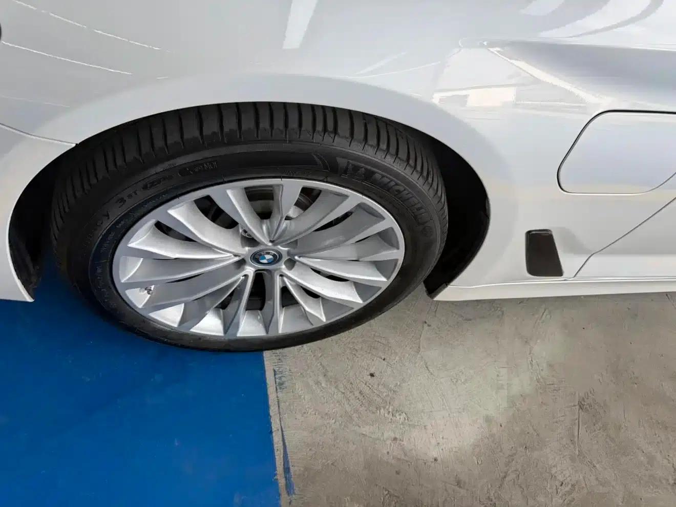 BMW 5 Series PHEV 2019 Facelift 530Le Pioneer Edition — миниатюра 3