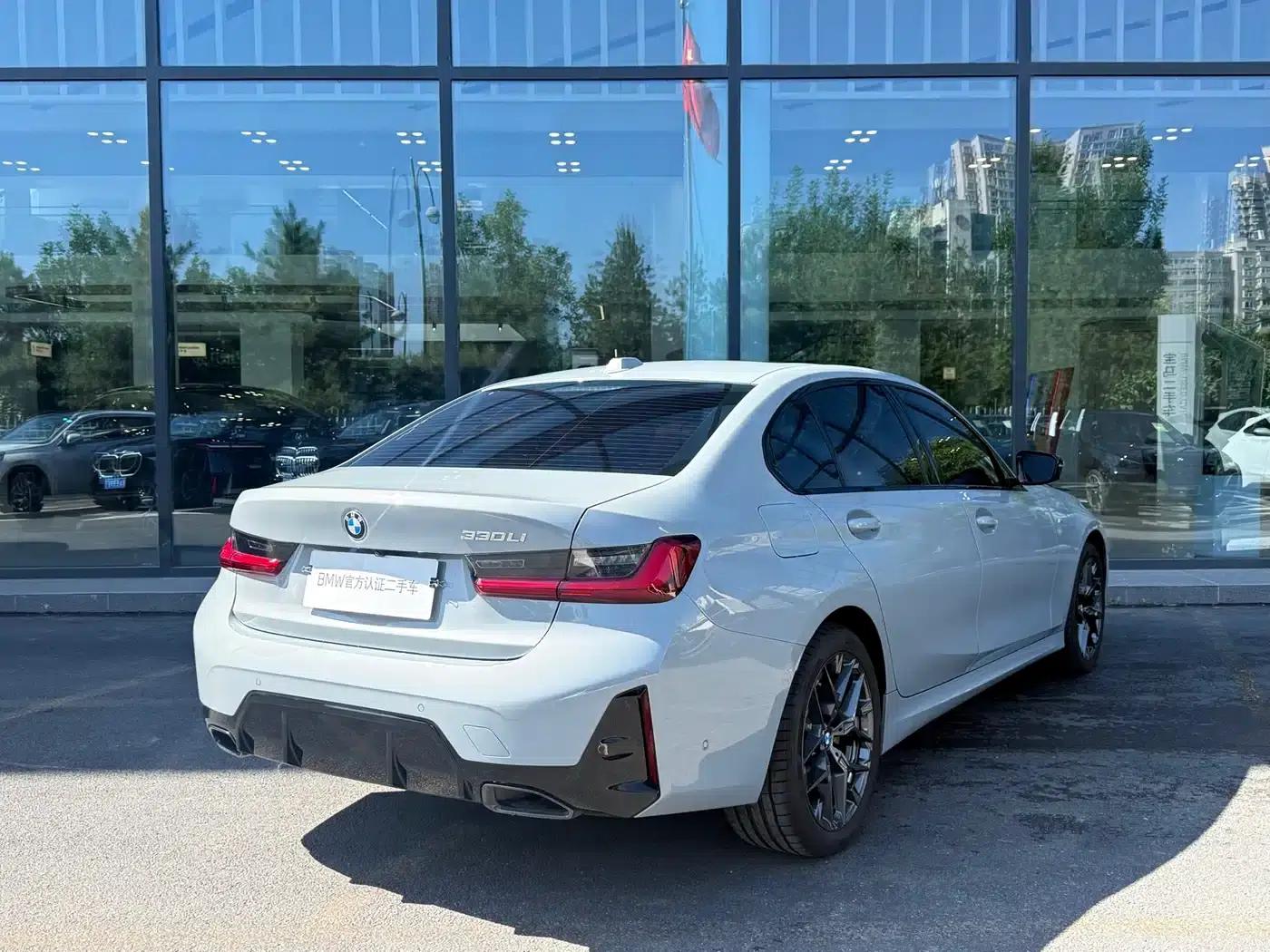 2025 BMW 3 Series 330i M Sport Shadow Edition — миниатюра 7