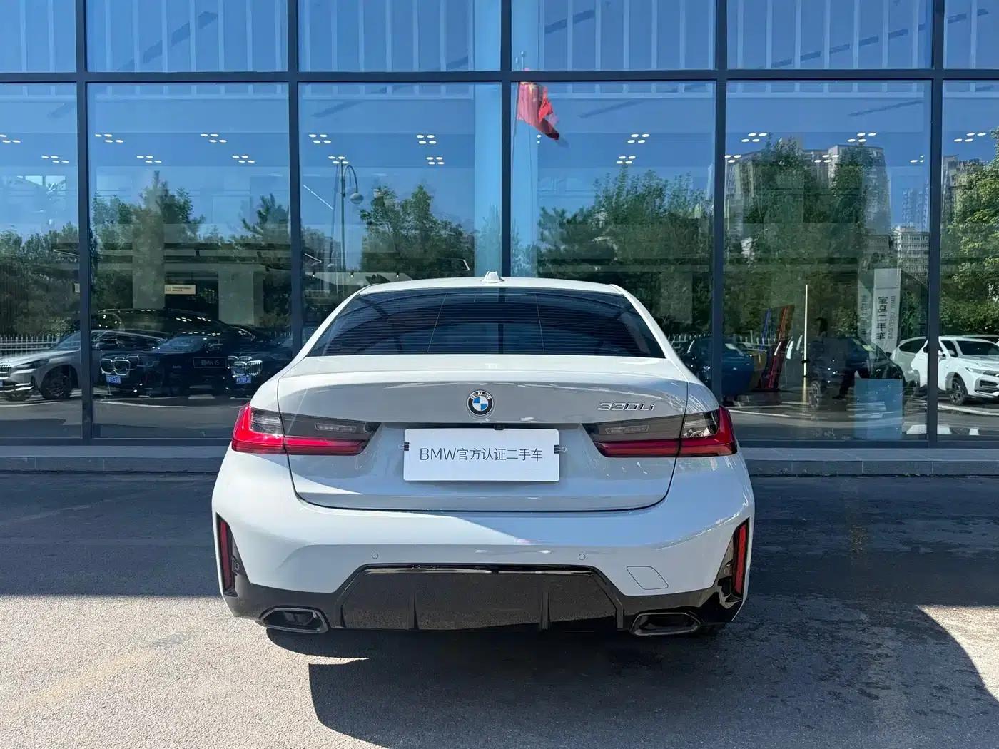 2025 BMW 3 Series 330i M Sport Shadow Edition — миниатюра 8