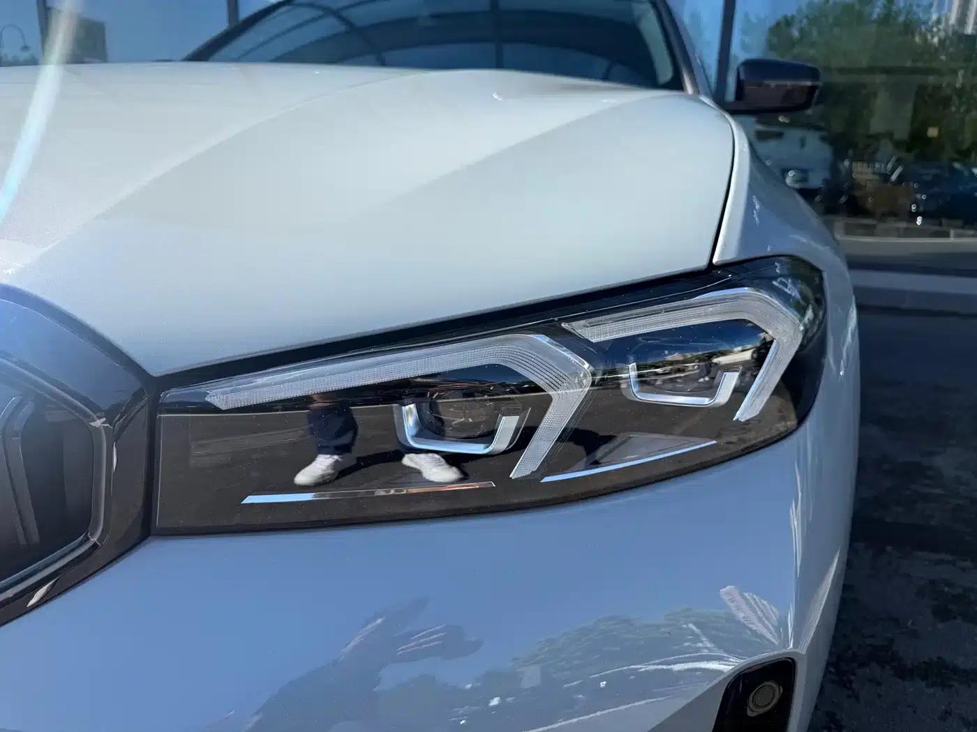2025 BMW 3 Series 330i M Sport Shadow Edition — миниатюра 9