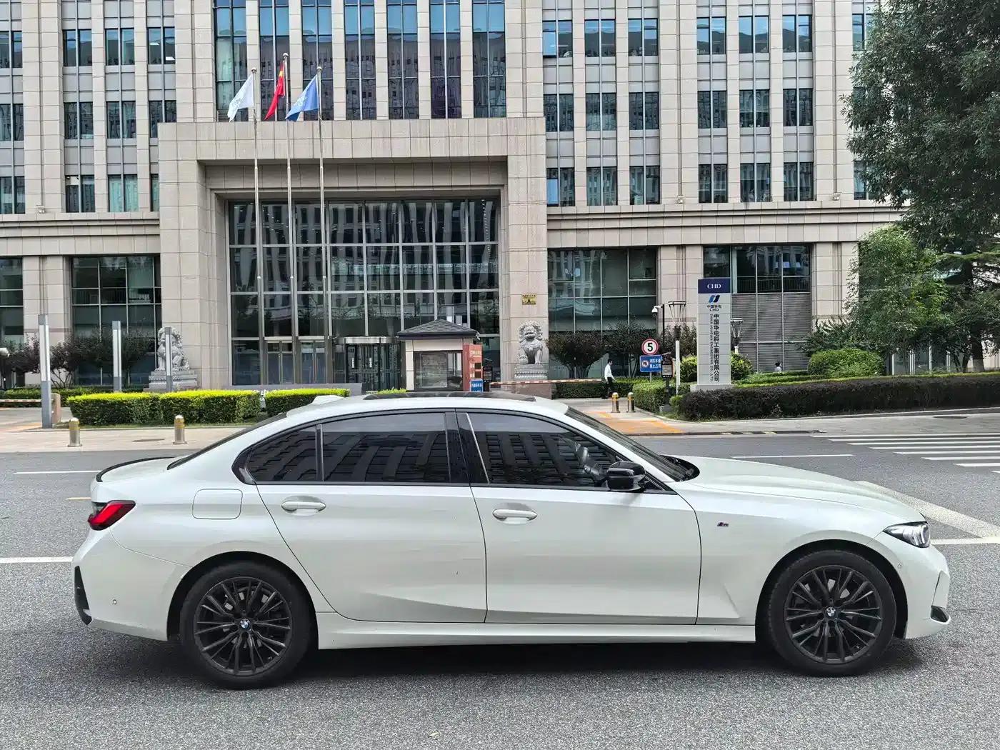 2023 BMW 3 Series 325Li M Sport Shadow Edition — миниатюра 8