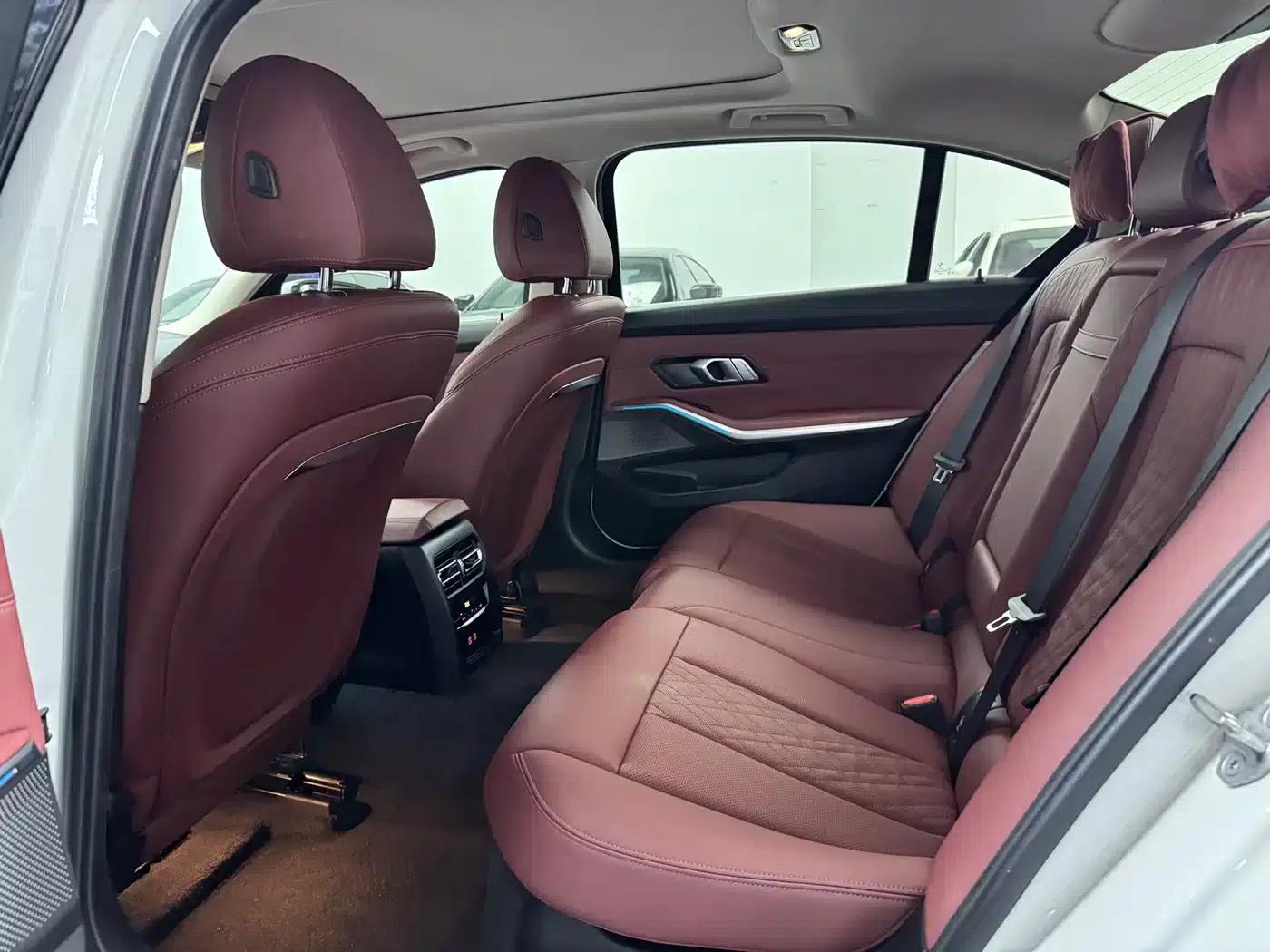2023 BMW 3 Series 325Li M Sport Package — миниатюра 9