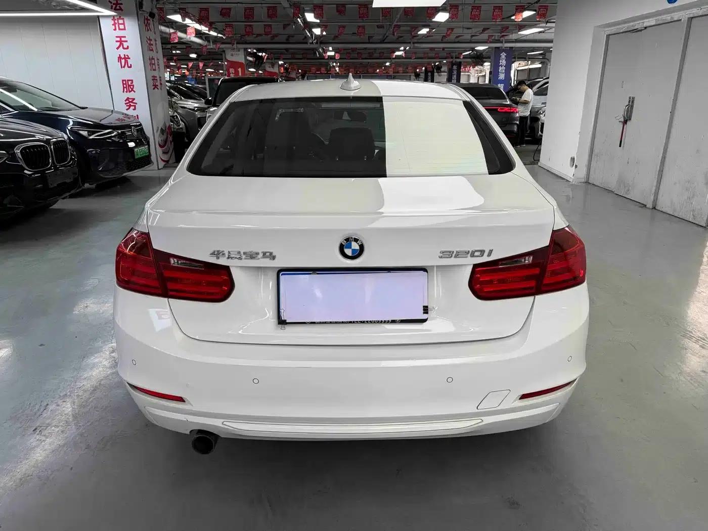 BMW 3 Series 2013 320i Fashion Edition — миниатюра 11