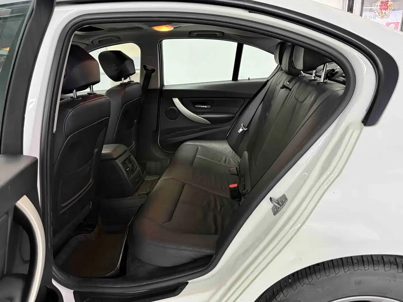 BMW 3 Series 2013 320i Fashion Edition — миниатюра 6