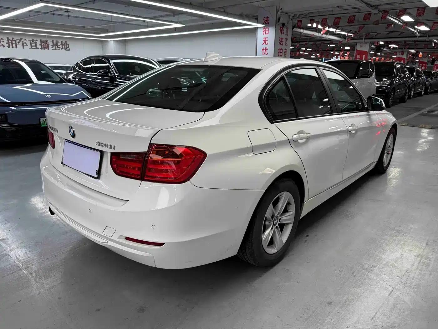 BMW 3 Series 2013 320i Fashion Edition — миниатюра 10