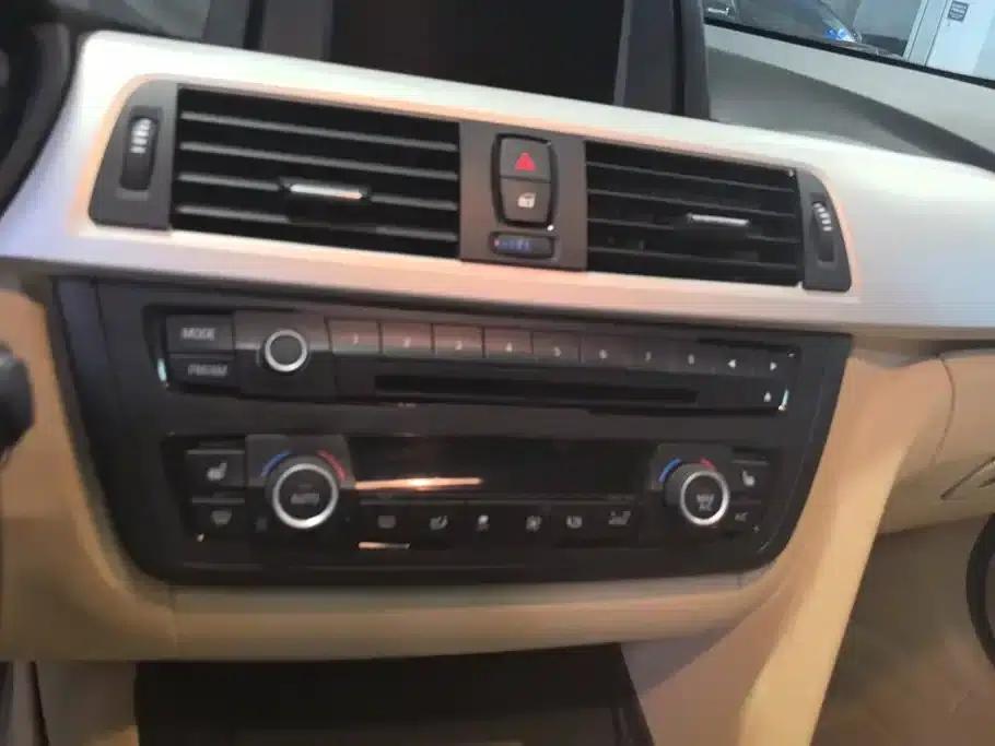 2014 BMW 3 Series 320i Fashion Edition — миниатюра 13