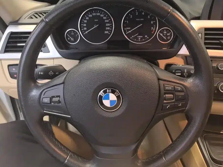 2014 BMW 3 Series 320i Fashion Edition — миниатюра 15