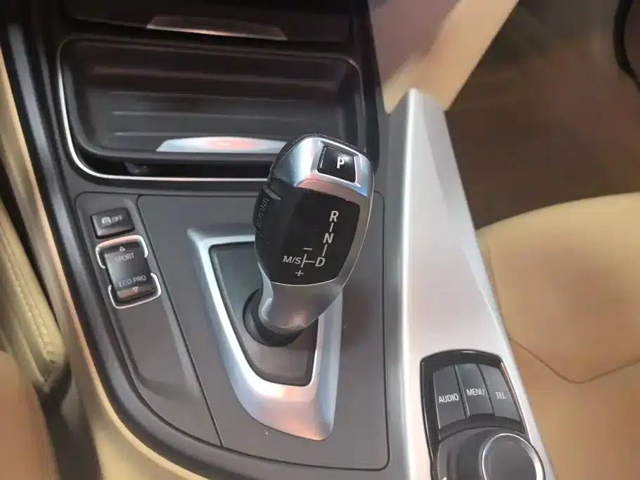 2014 BMW 3 Series 320i Fashion Edition — миниатюра 16