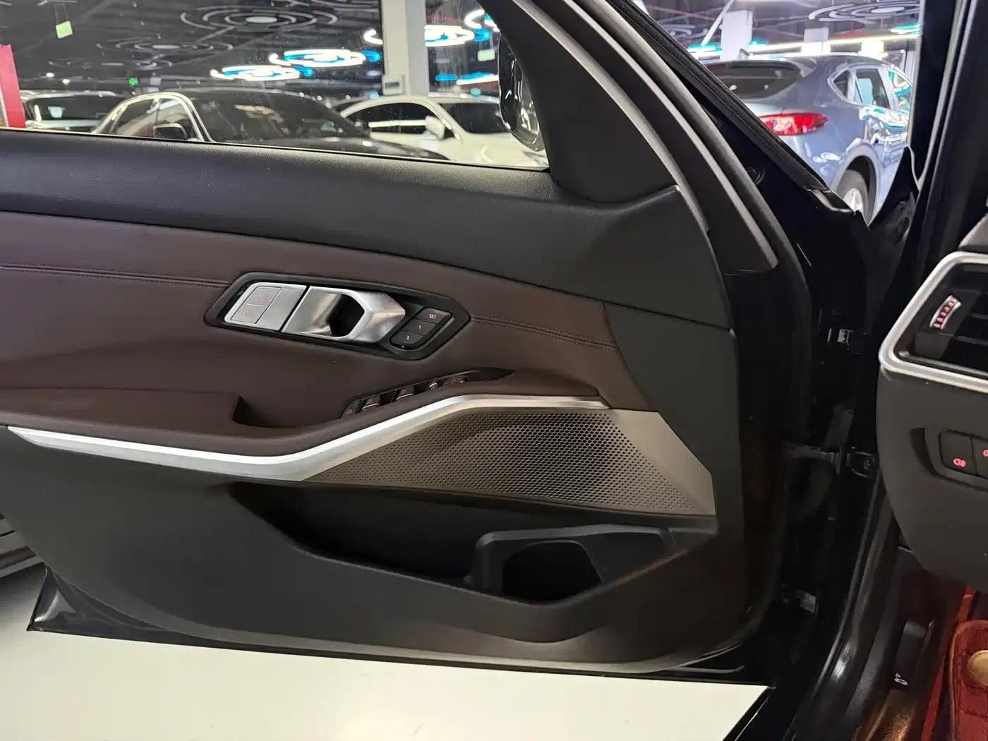 2021 BMW 3 Series 320Li M Sport Package — миниатюра 8