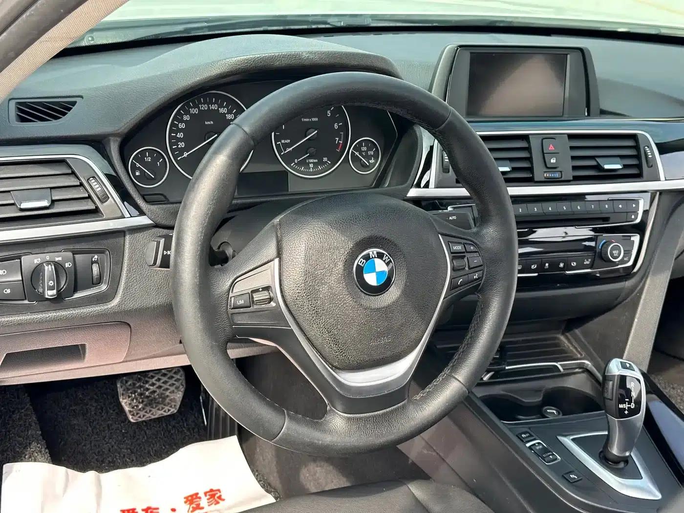 2017 BMW 3 Series 320Li Fashion Edition — миниатюра 16