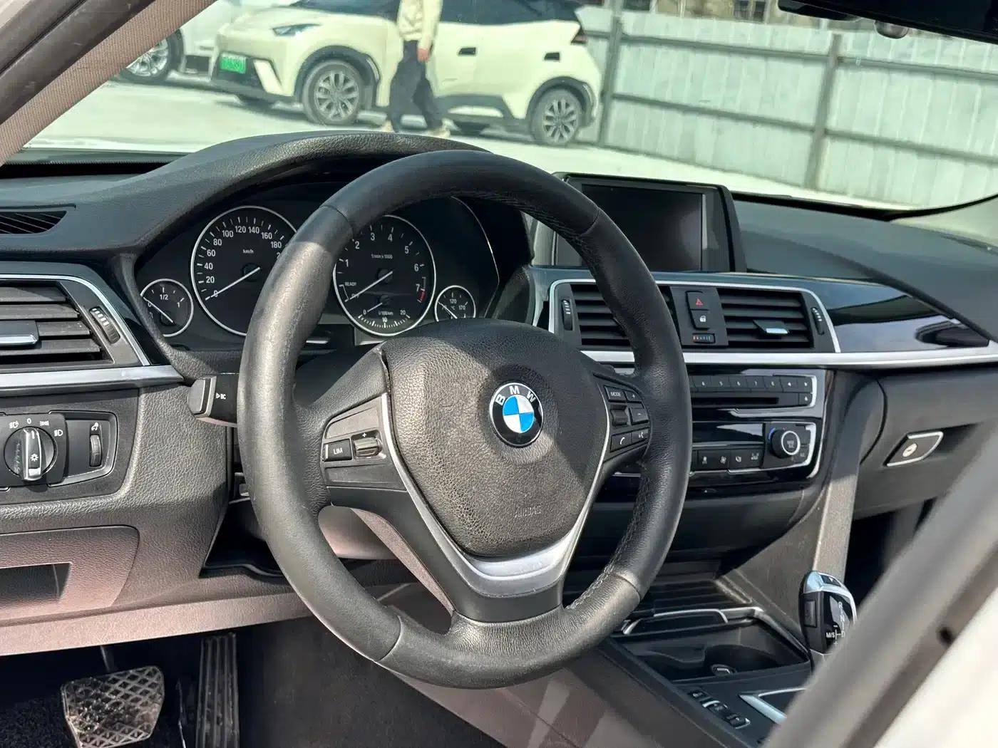 2017 BMW 3 Series 320Li Fashion Edition — миниатюра 17