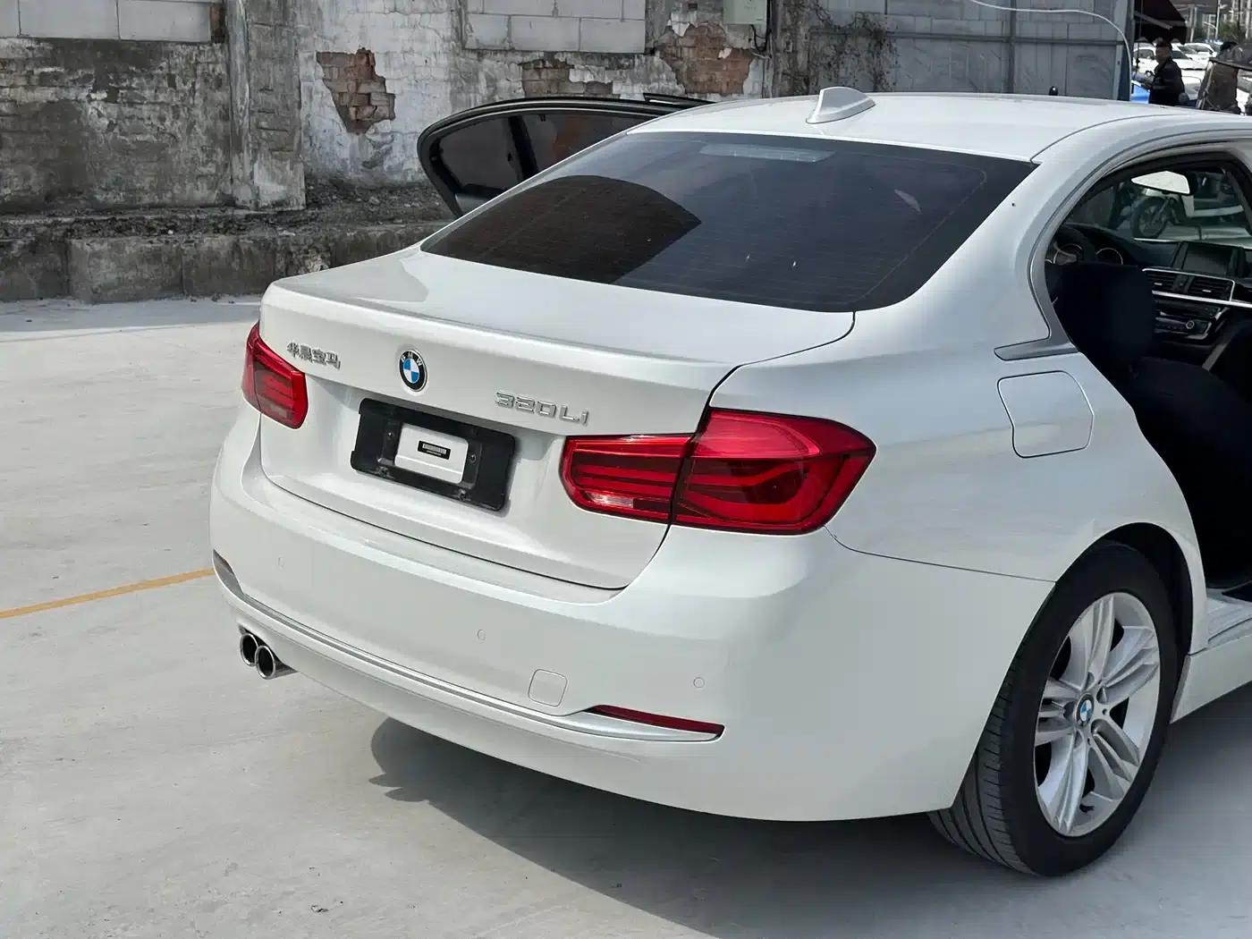 2017 BMW 3 Series 320Li Fashion Edition — миниатюра 19