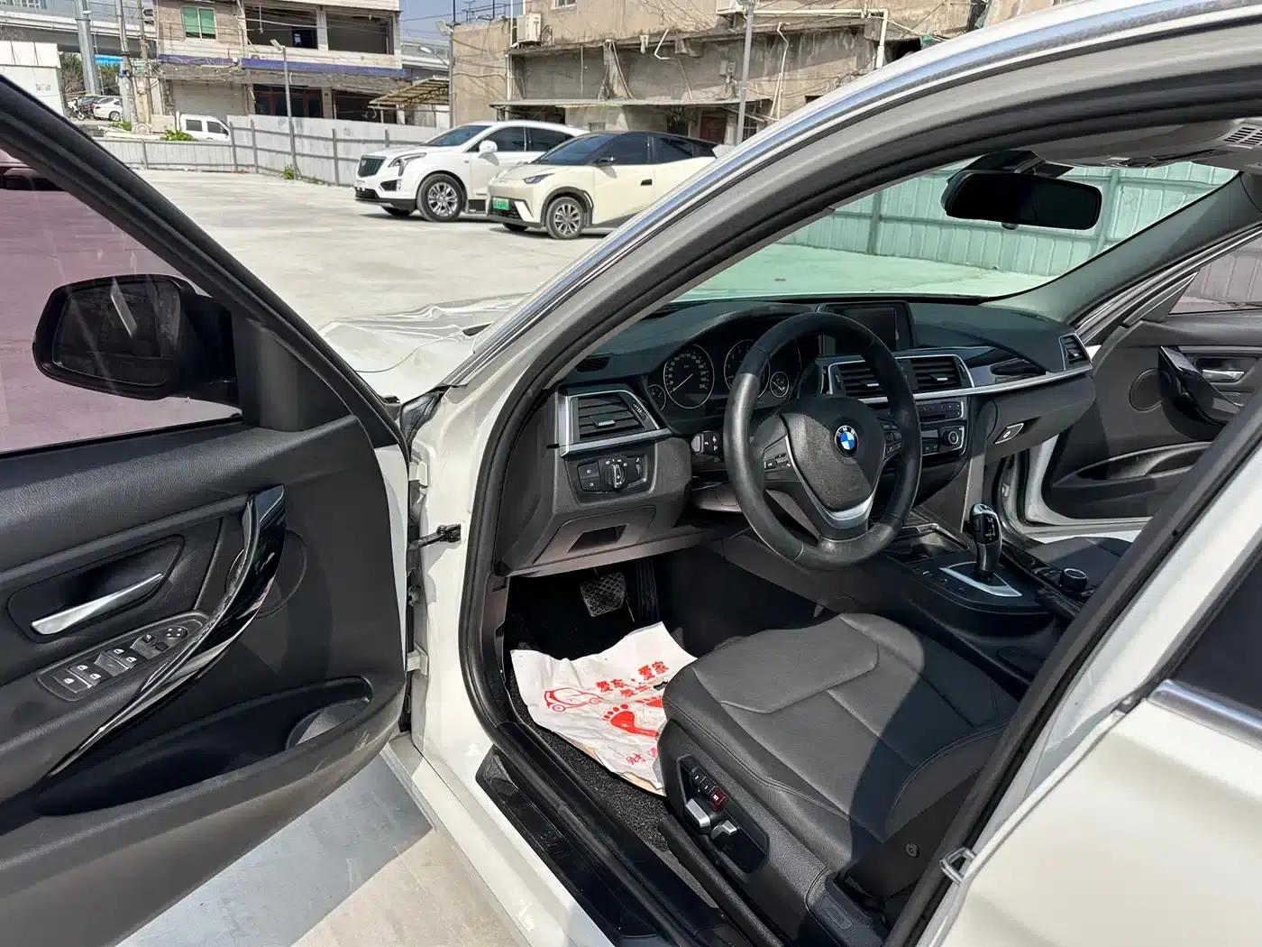 2017 BMW 3 Series 320Li Fashion Edition — миниатюра 7