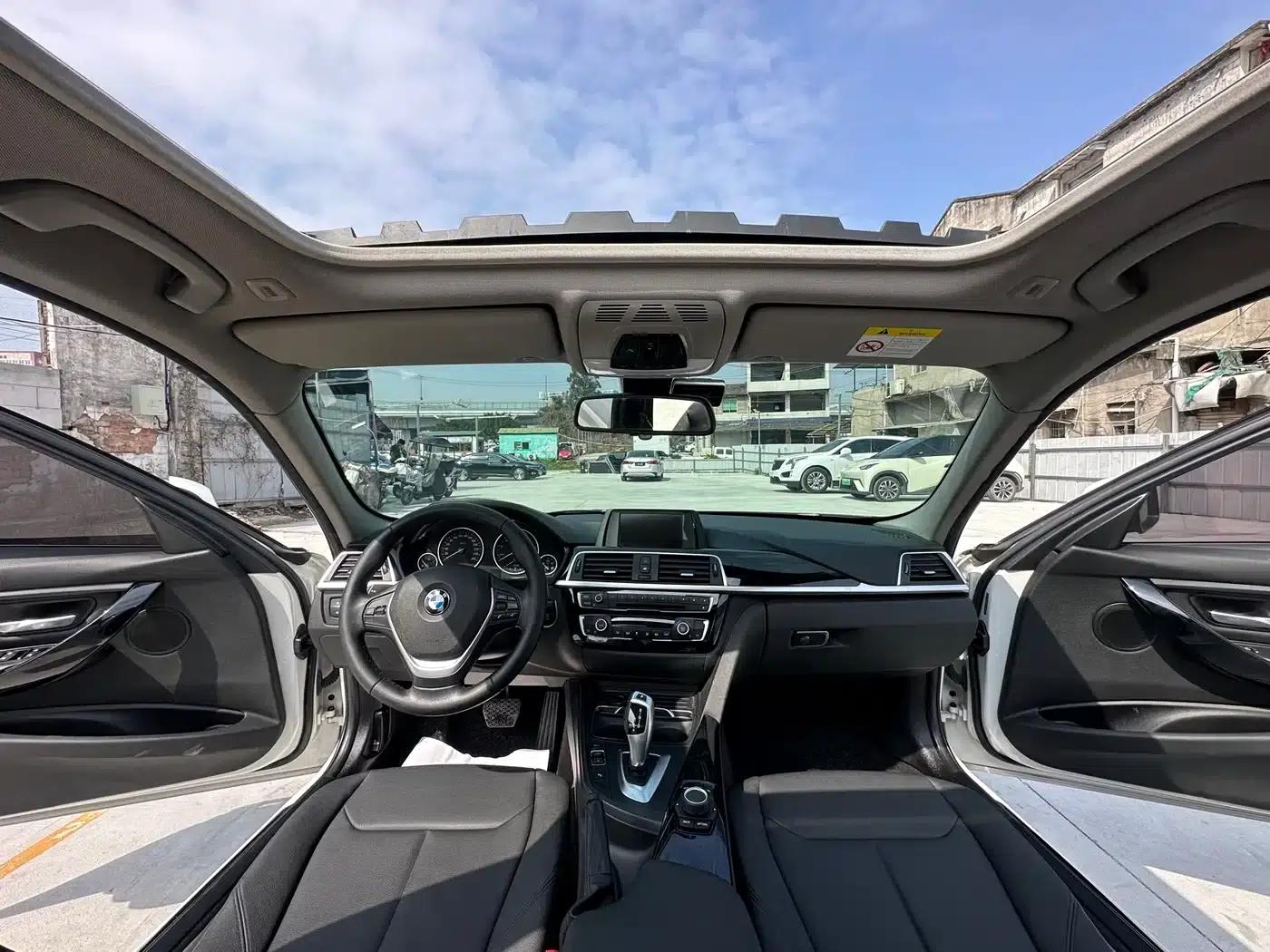 2017 BMW 3 Series 320Li Fashion Edition — миниатюра 10