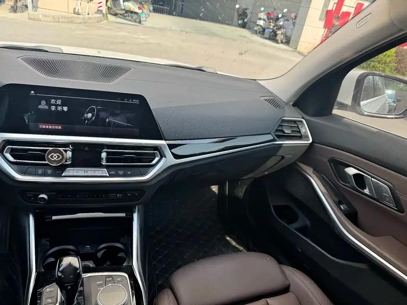 2020 BMW 3 Series 320Li M Sport Package — миниатюра 10