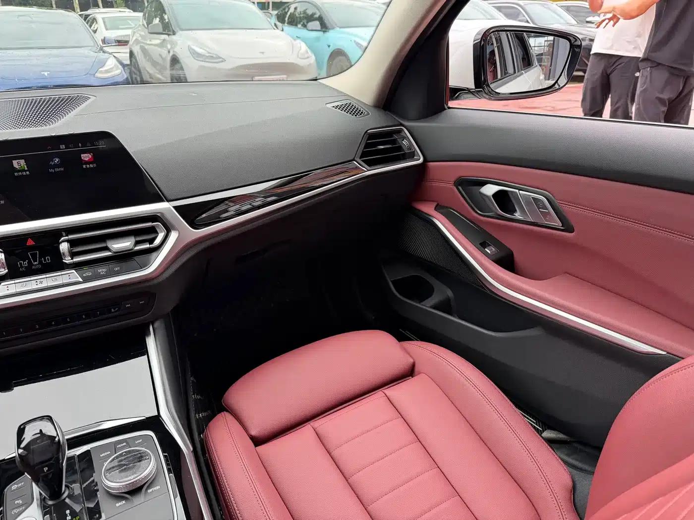 2022 BMW 3 Series 320Li M Sport Package — миниатюра 10