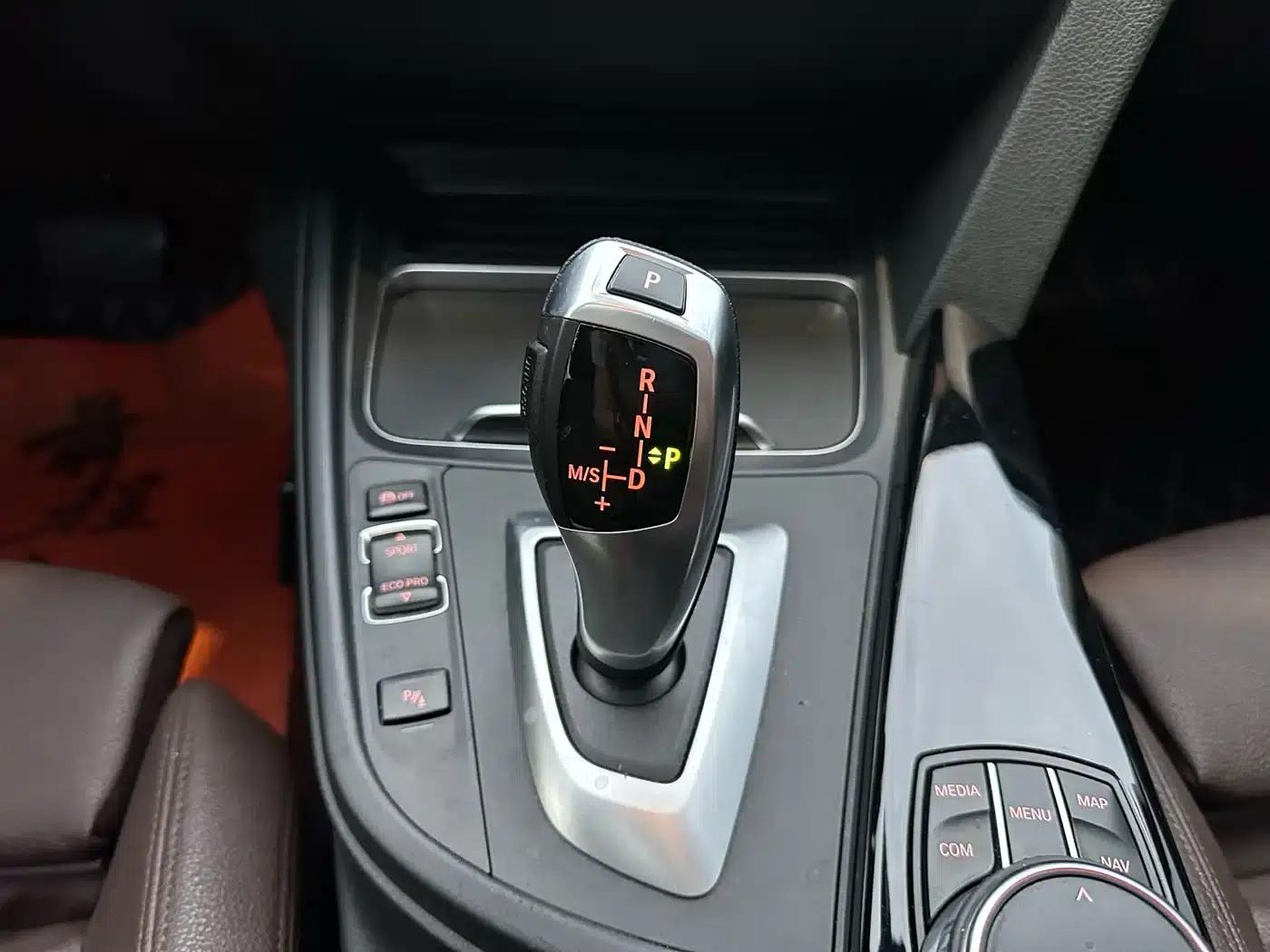 BMW 3 Series 2019 320Li Fashion Edition — миниатюра 14