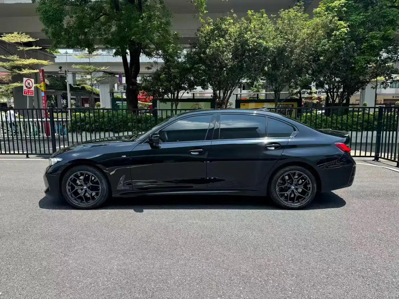 2025 BMW 3 Series 330Li M Sport Shadow Edition — миниатюра 4