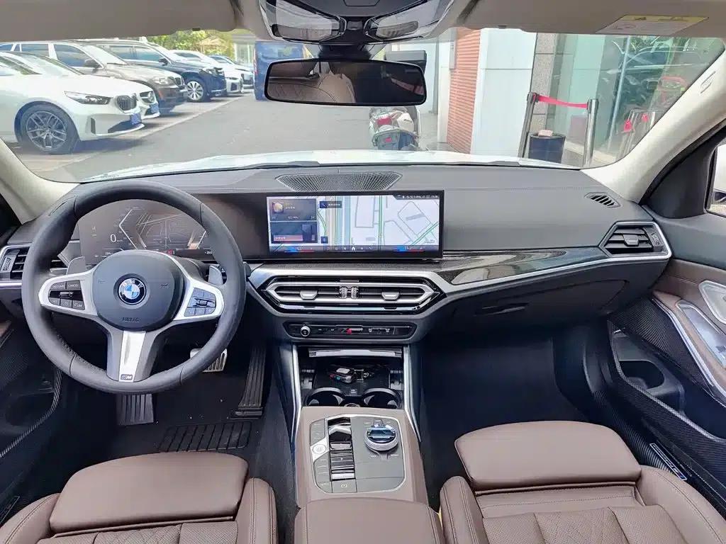 2024 BMW 3 Series 325Li M Sport Package — миниатюра 10