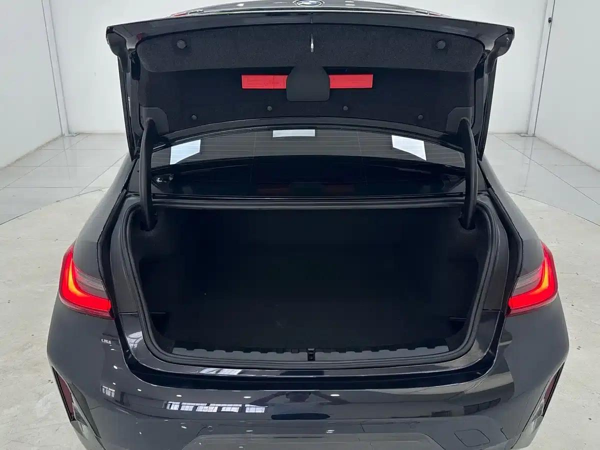 2023 BMW 3 Series 320Li M Sport Package — миниатюра 16