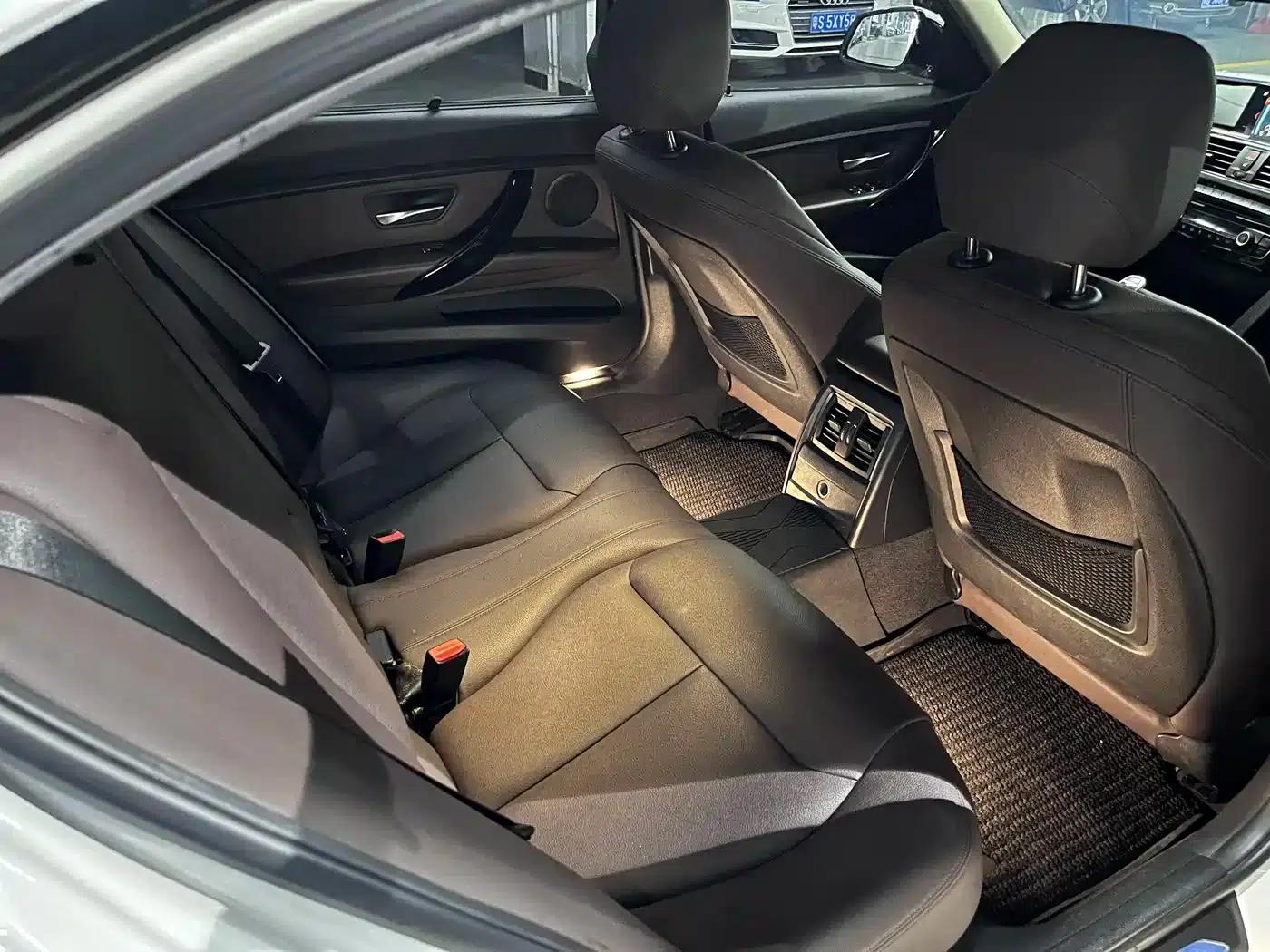 2018 BMW 3 Series 320Li Leading M Sport Package — миниатюра 11