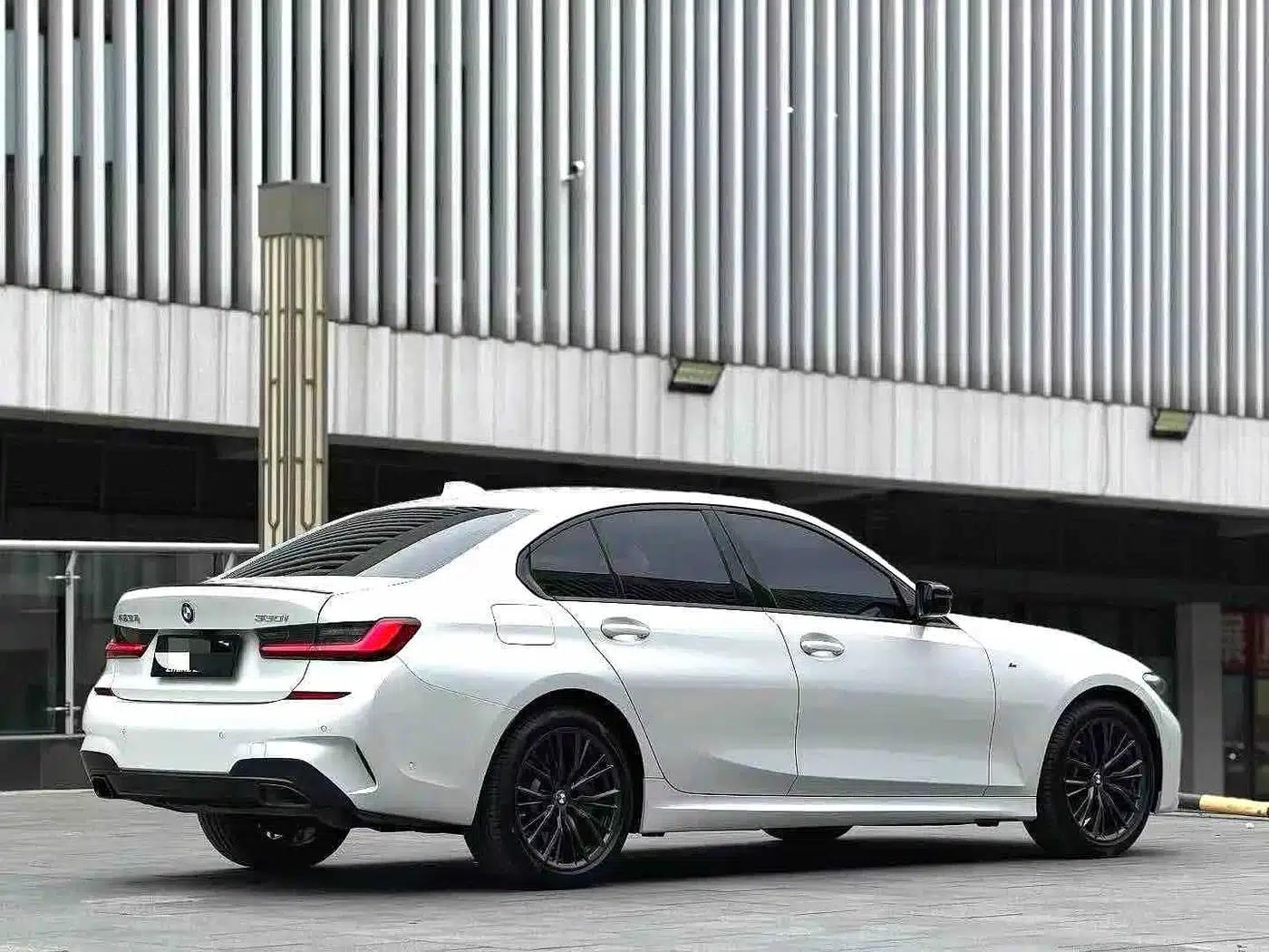 2022 BMW 3 Series 330i M Sport Shadow Edition — миниатюра 3