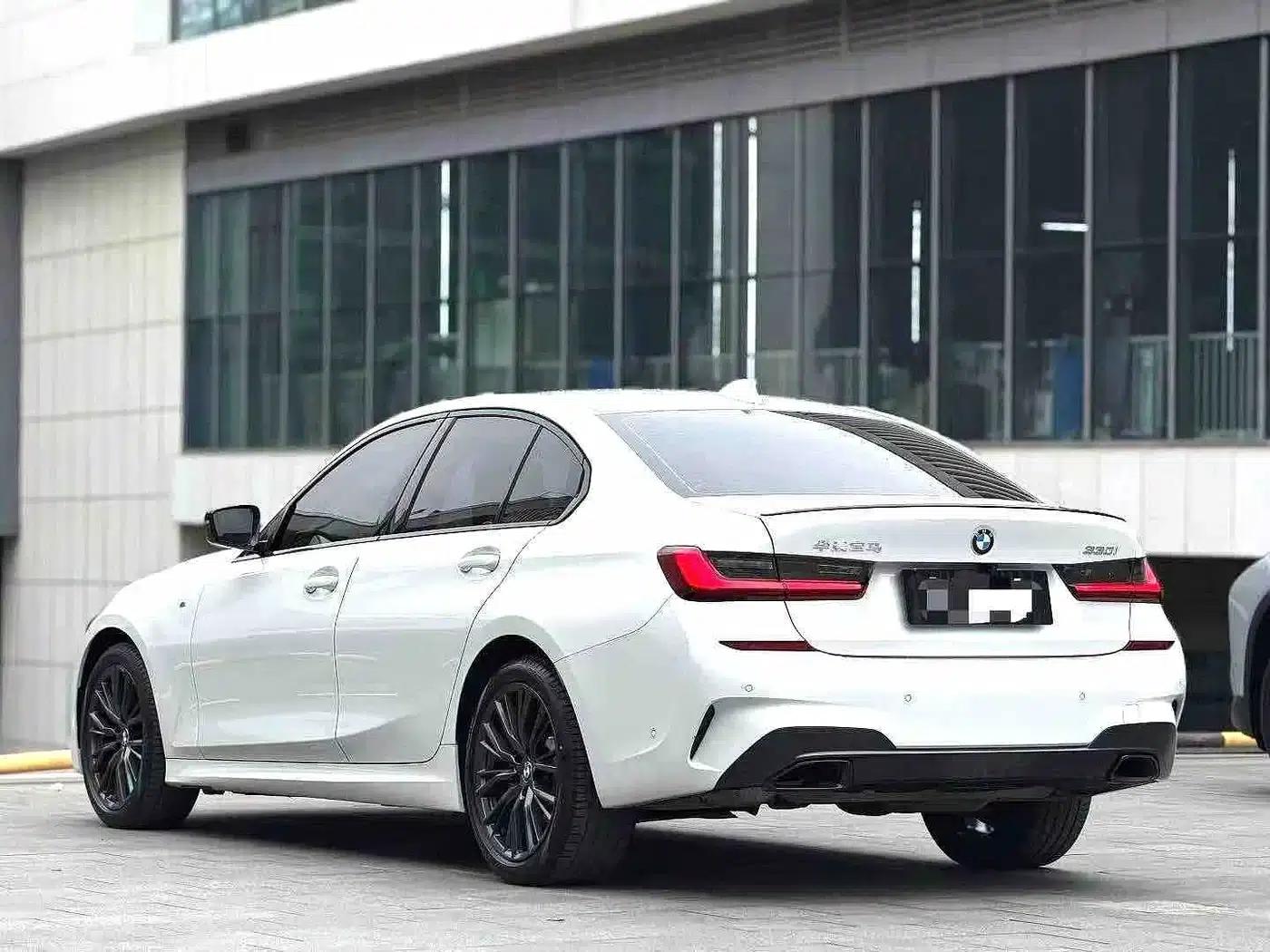 2022 BMW 3 Series 330i M Sport Shadow Edition — миниатюра 4