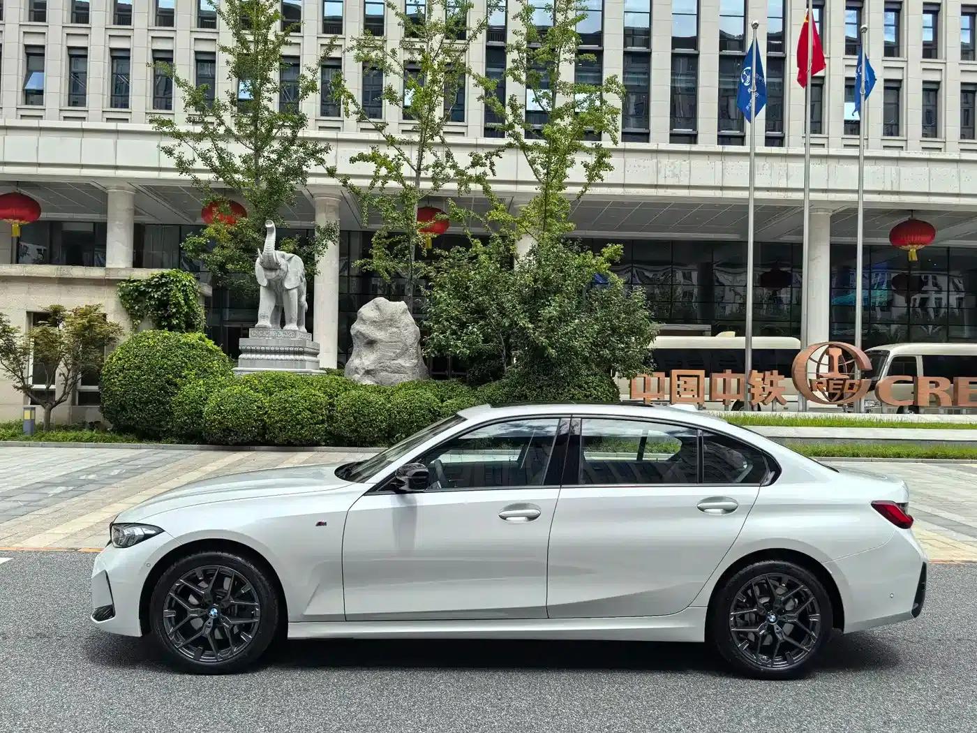 2026 BMW 3 Series 330Li M Sport Shadow Edition — миниатюра 2