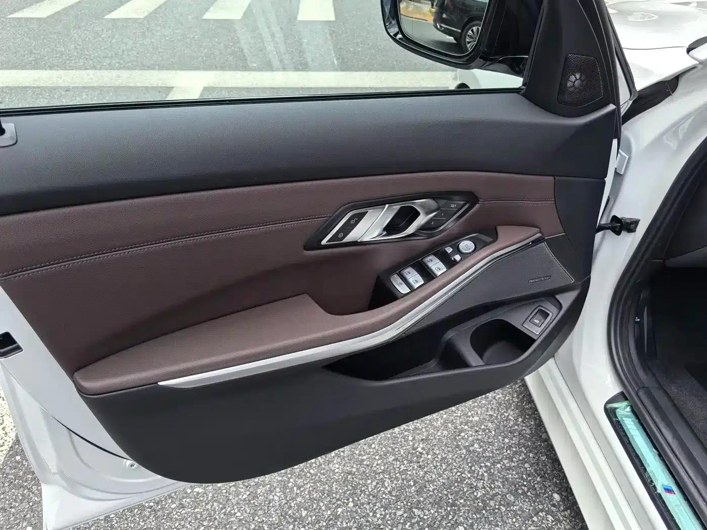 2026 BMW 3 Series 330Li M Sport Shadow Edition — миниатюра 13