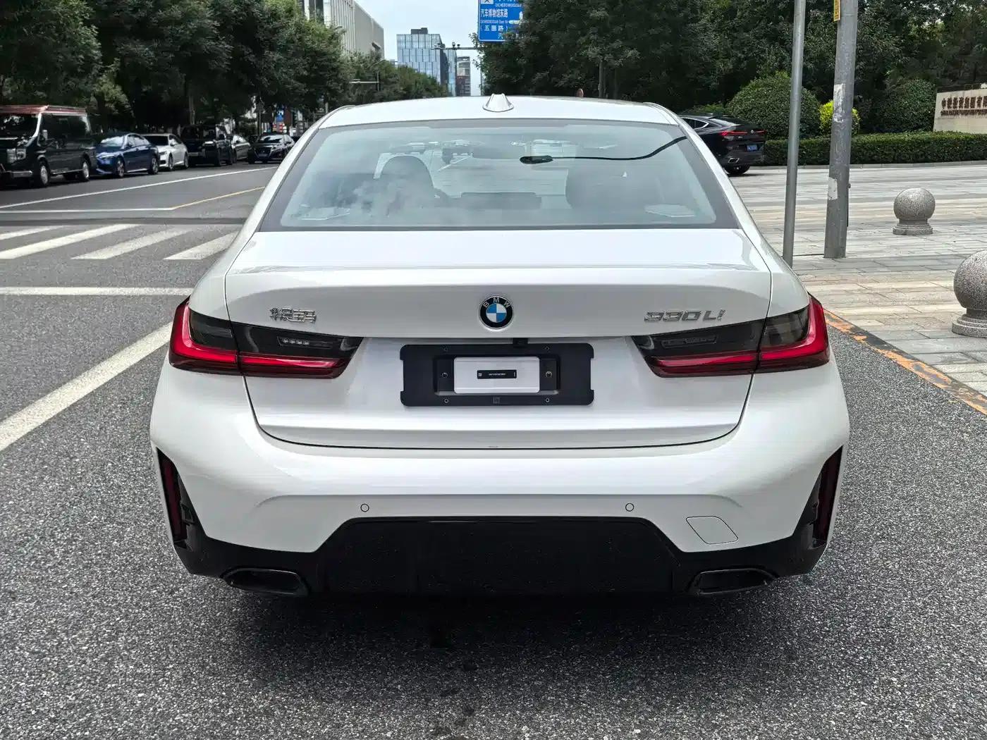 2026 BMW 3 Series 330Li M Sport Shadow Edition — миниатюра 4