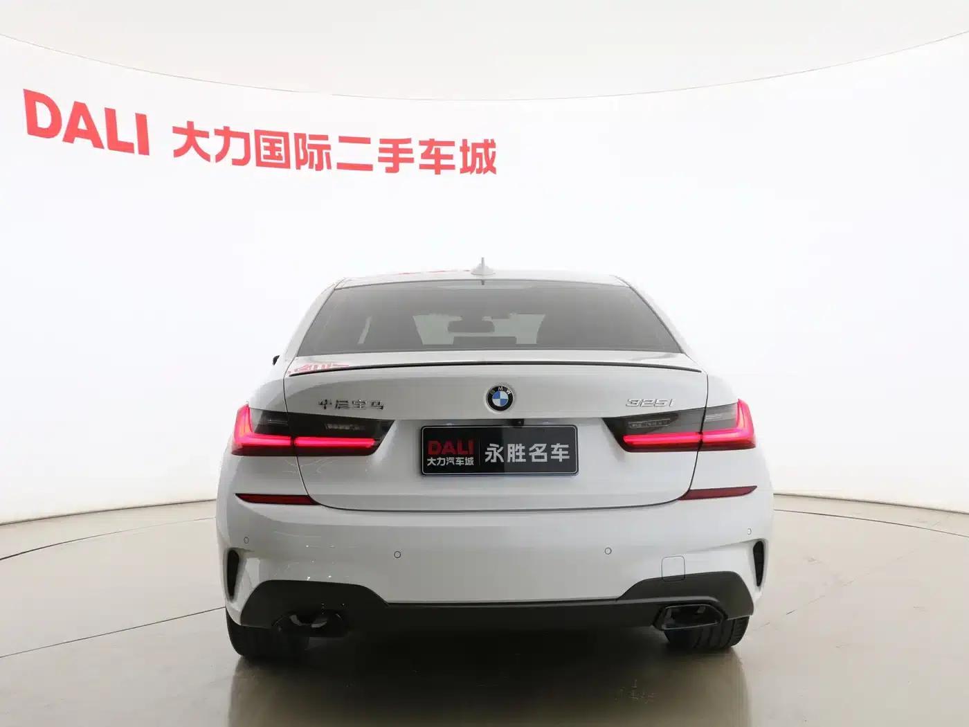 2021 BMW 3 Series 325i M Sport Shadow Edition — миниатюра 13