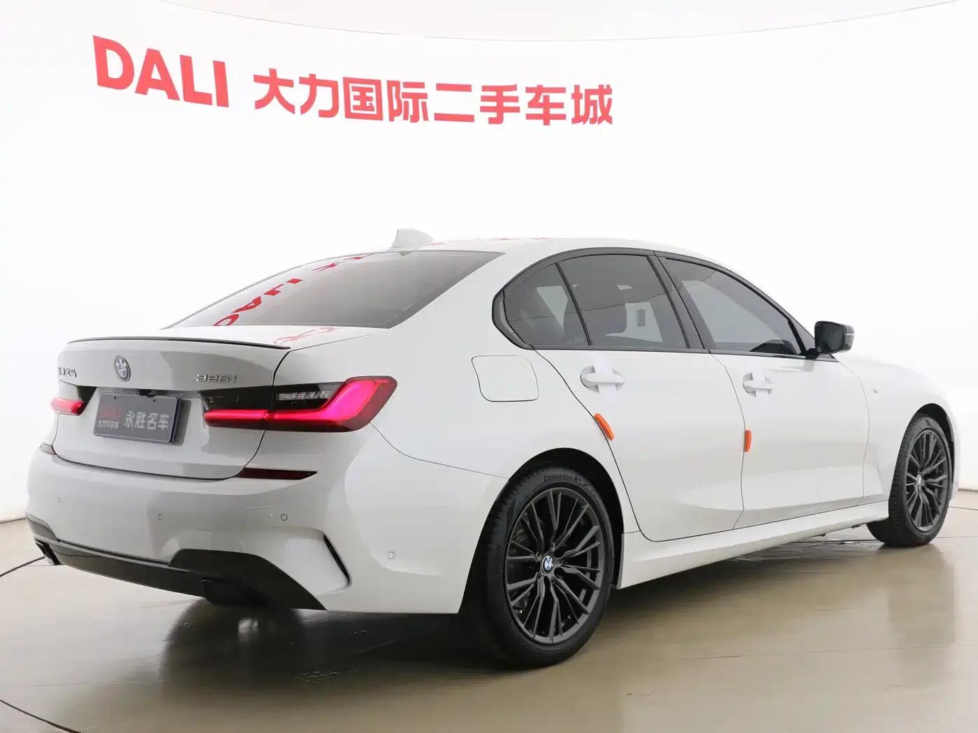 2021 BMW 3 Series 325i M Sport Shadow Edition — миниатюра 15