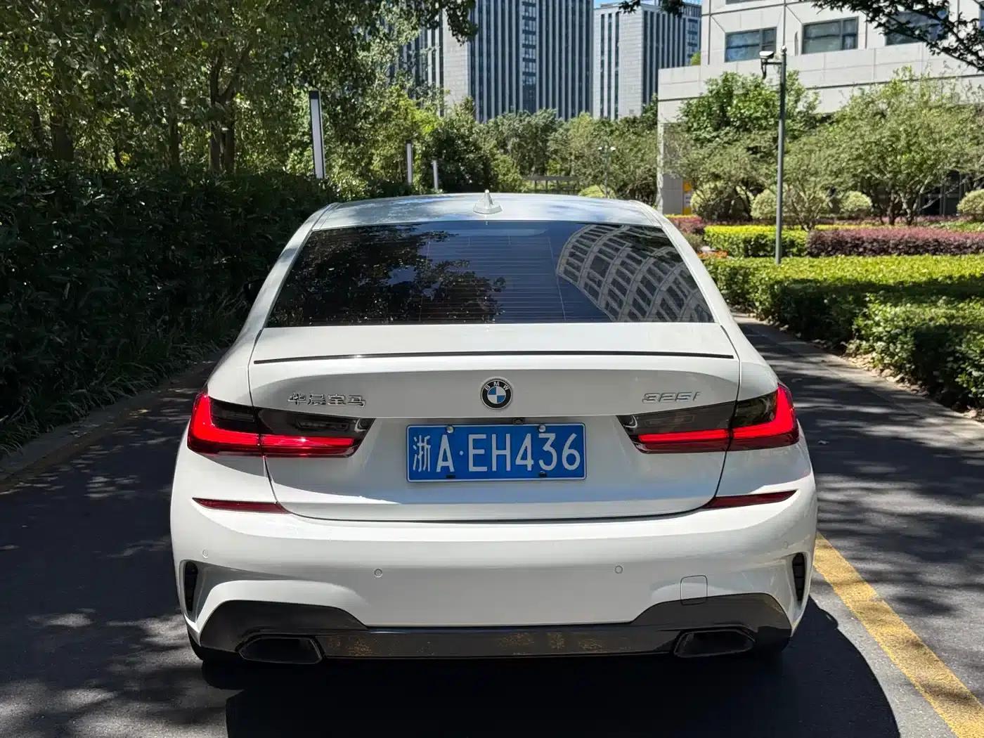 2022 BMW 3 Series Facelift 325i M Sport Shadow Edition — миниатюра 4