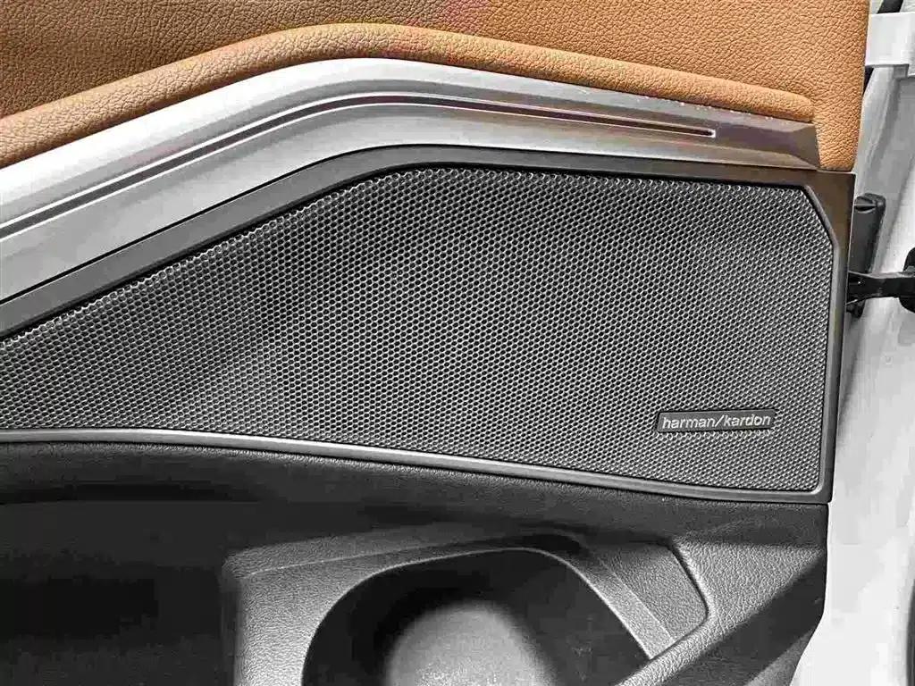 2020 BMW 3 Series 325Li M Sport Shadow Edition — миниатюра 7