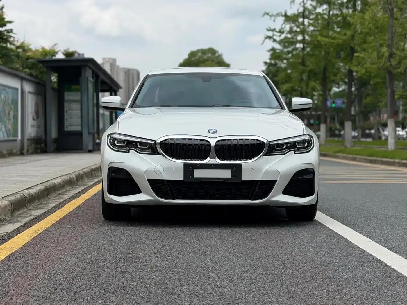 2022 BMW 3 Series 320Li M Sport Package — миниатюра 2