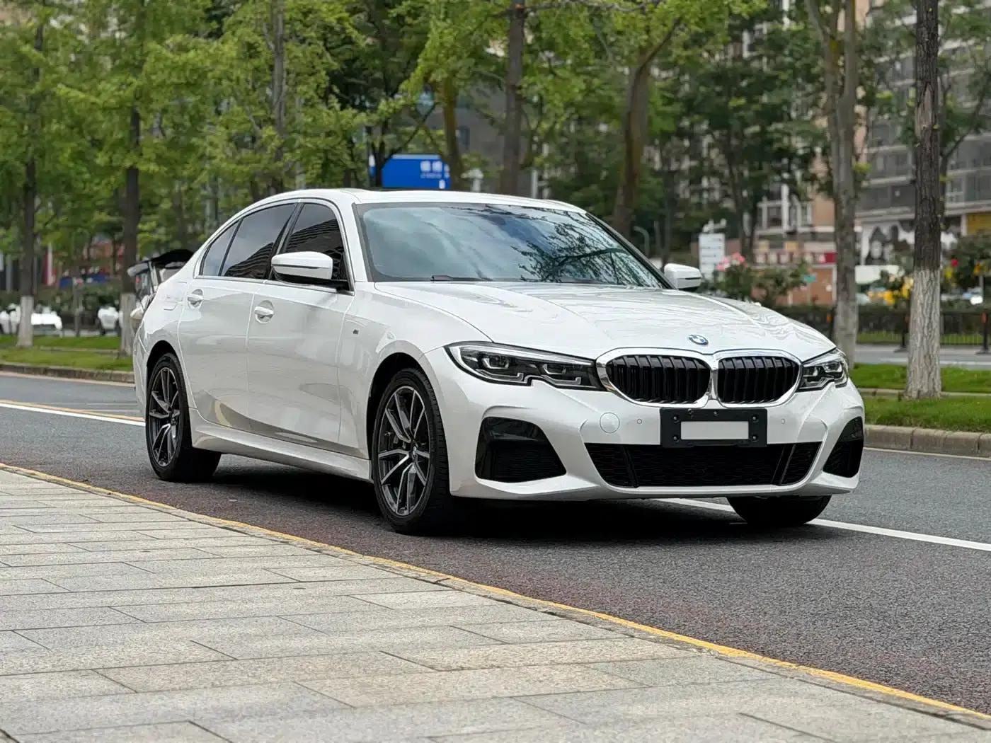 2022 BMW 3 Series 320Li M Sport Package — миниатюра 3