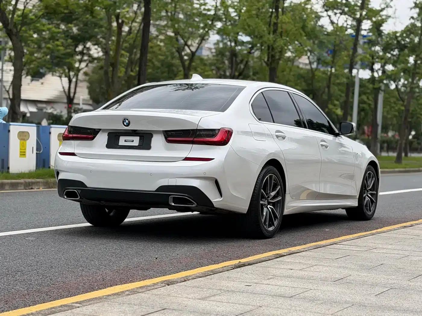 2022 BMW 3 Series 320Li M Sport Package — миниатюра 4